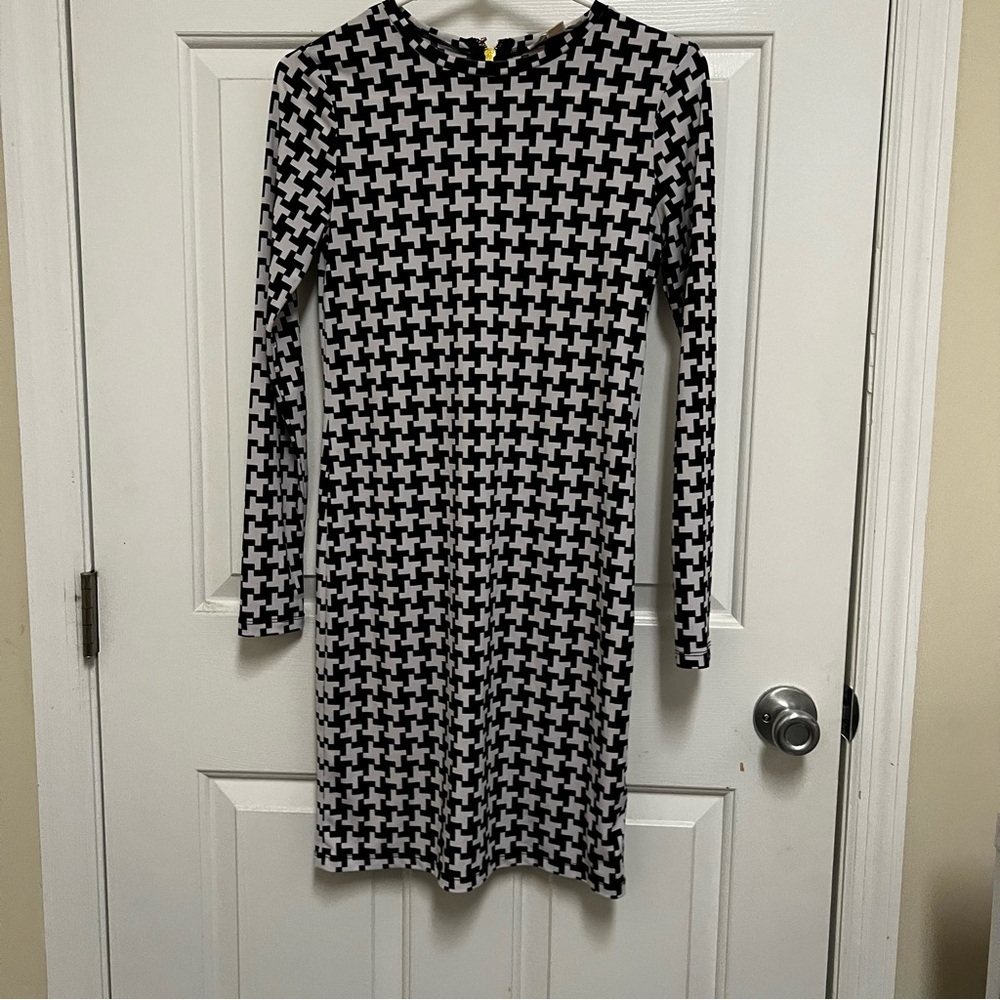 Michael Kors Casual White and Black Dress with Long Sleeves